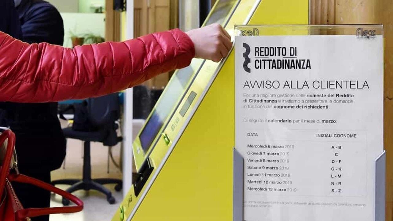 Addio al reddito di cittadinanza per oltre 9.600 famiglie toscane