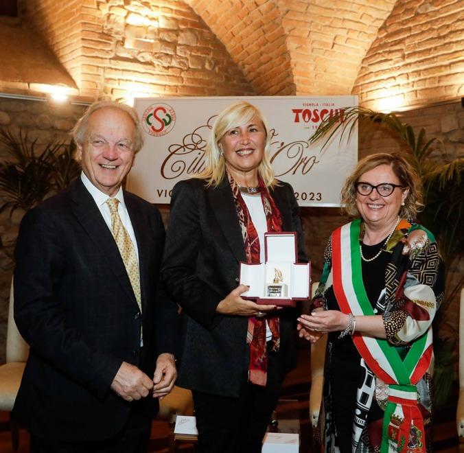 Vignola. Ciliegia d’oro, grande festa per Rita Cucchiara «Grazie ai giovani» 