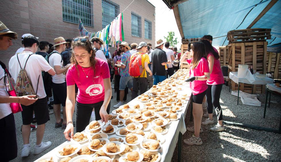 Formigine Magnalonga show Migliaia a Corlo: la grande abbuffata