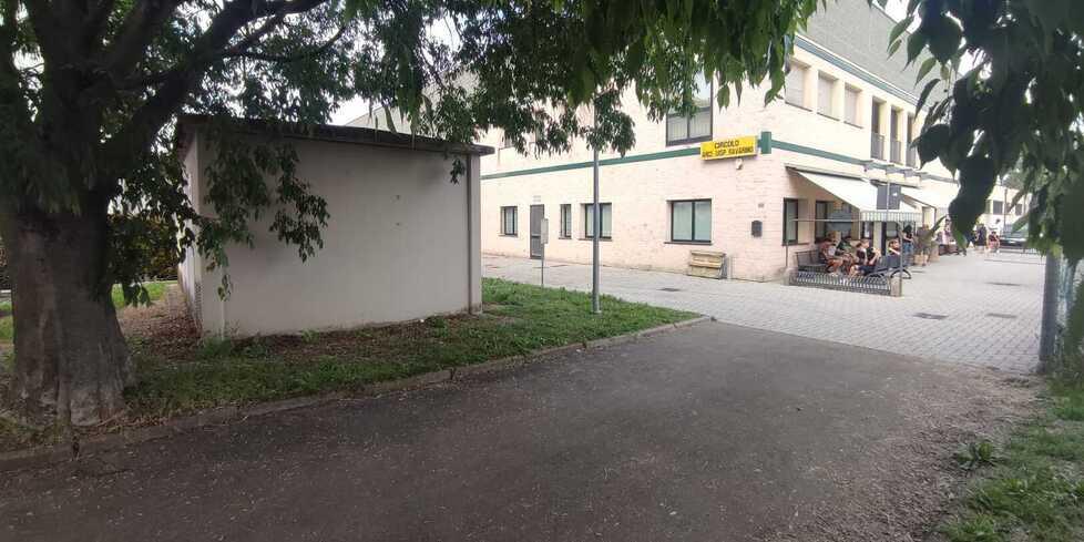 Ravarino Pistola al circolo: è terrore 