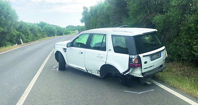 
	Tre auto coinvolte nell'incidente sulla strada per Surigheddu <em>(foto Roberto Gabrielli)</em>

