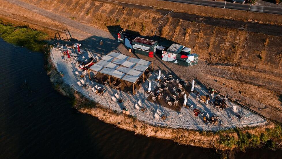 Arnera verso la rinascita: “Voluttà” riapre il locale sul fiume a Pontedera