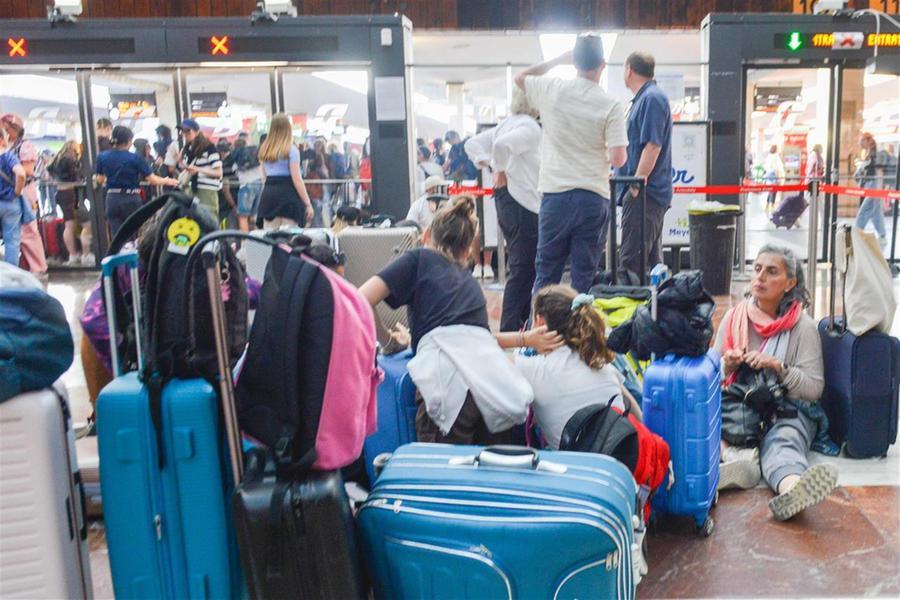 Firenze, guasto ai binari paralizza l’Italia: l’affondo di Salvini. «Troppi blocchi, inaccettabile»