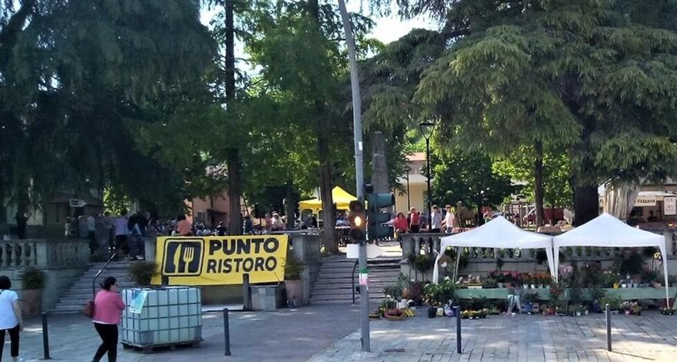 Folla alla festa dell’asparago selvatico tra cibo, sport e mostre