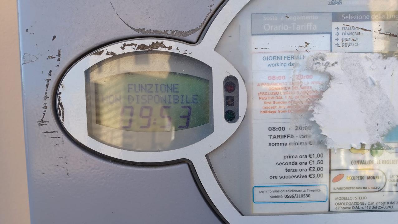 Livorno, nel quartiere della Venezia la lotteria dei parcheggi: niente colonnine per gli stalli blu