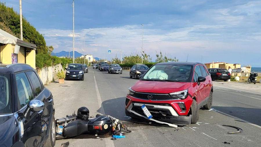 Scontro auto-moto sul viale di Marinella, muore 23enne di Carrara