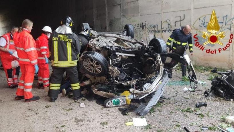 Vola con l’auto da una rampa di accesso alla 131, grave un automobilista