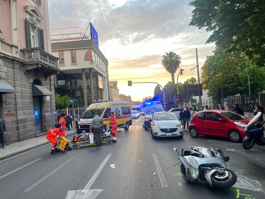 Sassari, marito e moglie investiti da uno scooterone in viale Mancini