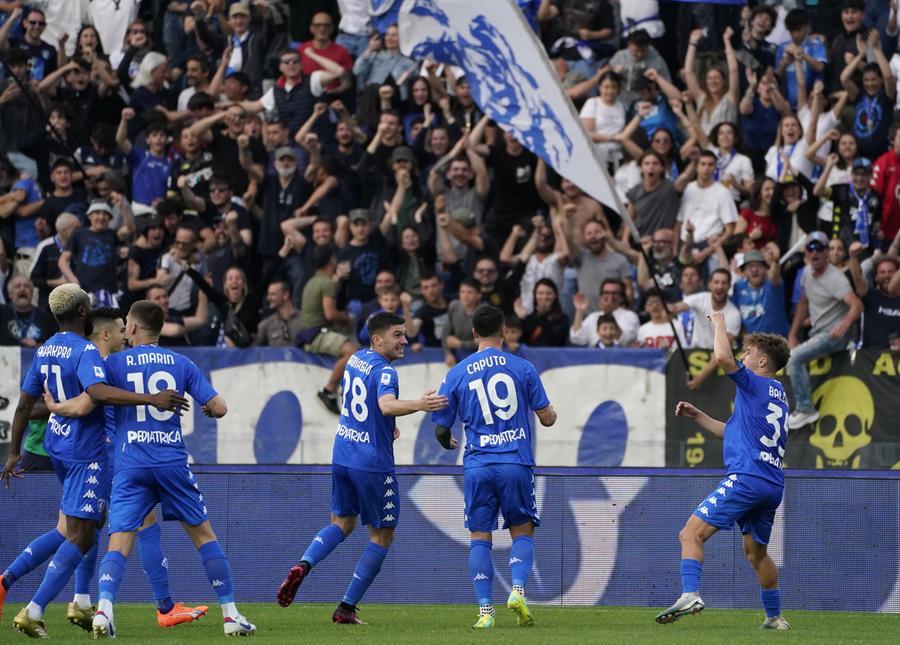 
	L'esultanza degli azzurri dopo il gol di Caputo


