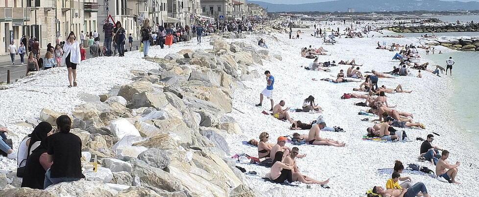 Pienone sulle spiagge del litorale pisano: «Ma con le aste in 800 rischiano il lavoro»