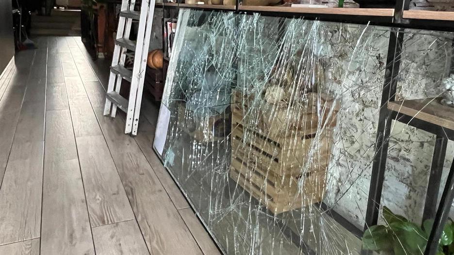 Pontedera, la spaccata alla pizzeria e altri due colpi ladri scatenati di notte nel centro città