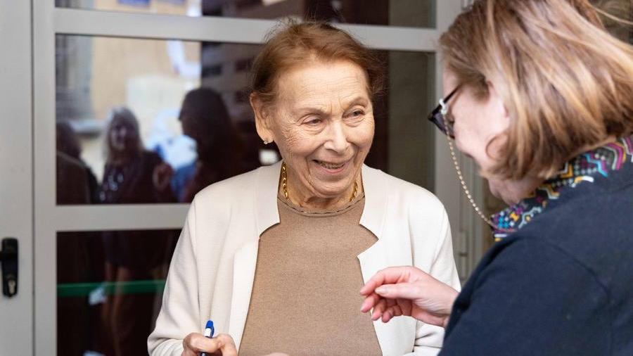 Edith Bruck, testimone della Shoah, non dimentica mai: «Anche chi ti ama fatica a capire quel mondo»