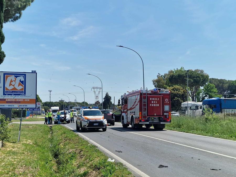 Grosseto, scontro suv-furgone: traffico in tilt lungo via Aurelia nord