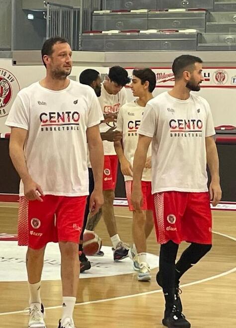 Cento arruola l’ala Guido Rosselli, la Fortitudo caccia coach Dalmonte