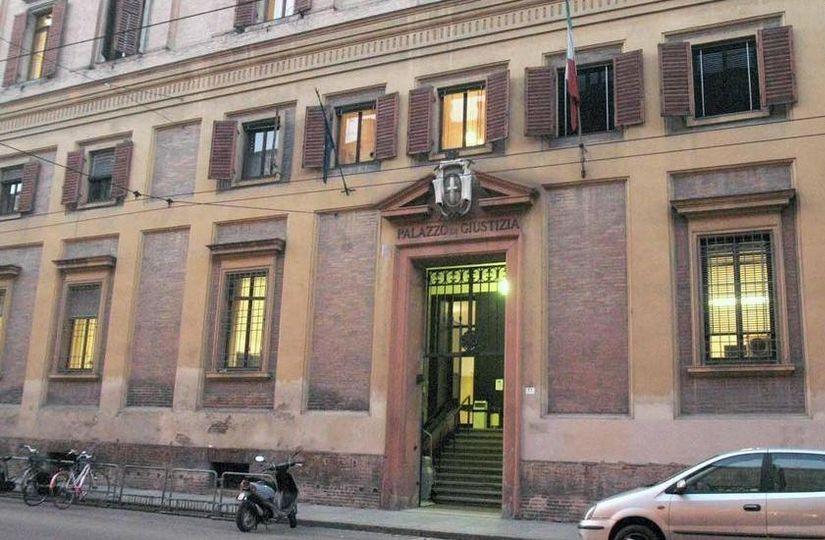 Carpi Picchia la ex ma viene assolto La difesa: «Lei lo ha provocato» 