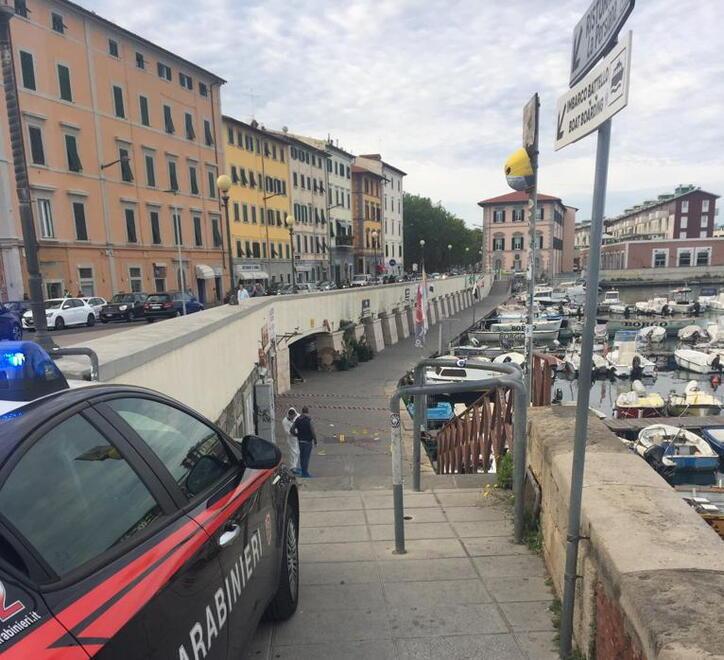 Livorno, lite sugli Scali: resta gravissimo titolare di un bar della Versilia