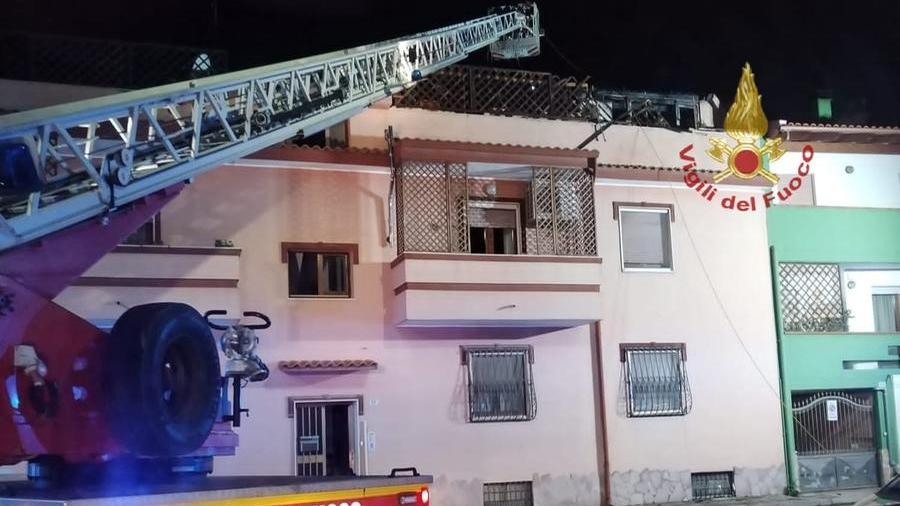 Quartu, fiamme in una palazzina: salvato un disabile