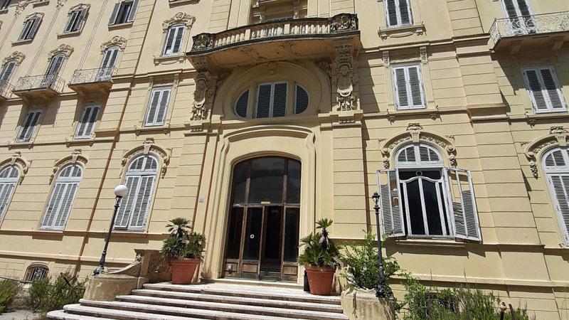 Livorno, l’ex Gran Hotel Corallo è ancora sul mercato: è in vendita a 7 milioni di euro