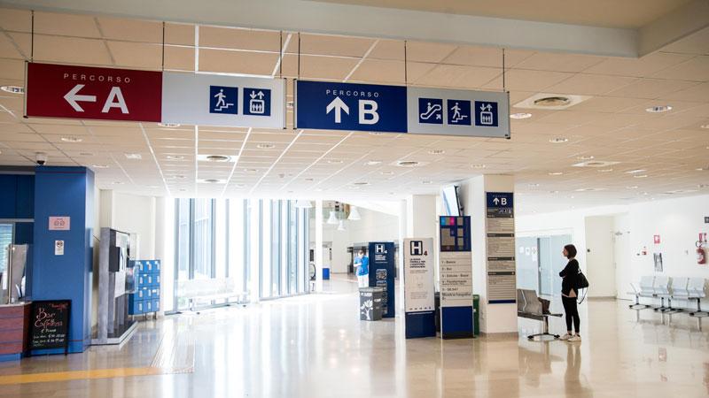 Bambino morto durante il parto a Lucca, per il consulente tecnico «nessuna colpa dei medici»