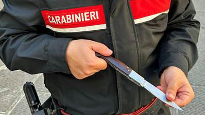 L’incontro in un sito di escort, le minacce a lei e la mazza per andarla a uccidere: l’ossessione del 65enne arrestato