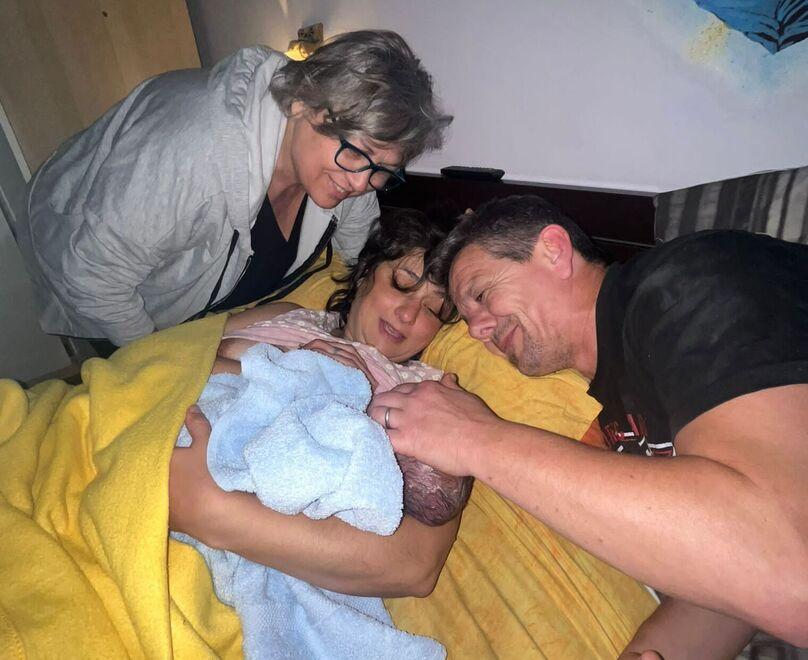 Sceglie di partorire in casa, la madre: «È stato un momento meraviglioso»