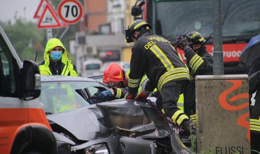 Modena, schianto sulla Giardini a Baggiovara: un morto e due persone ferite.