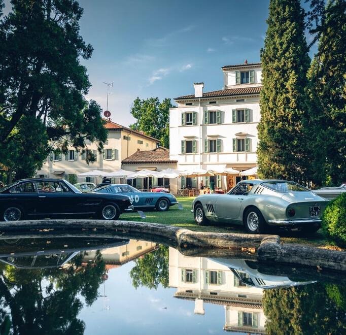 Modena L’eleganza dei motori in parata per il centro storico 
