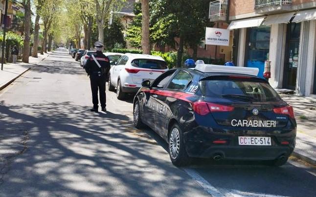Scandiano, saccheggia un’auto ma dimentica il suo cellulare nell’abitacolo: denunciato