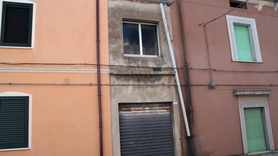 Pluviale pericolante in via Roma