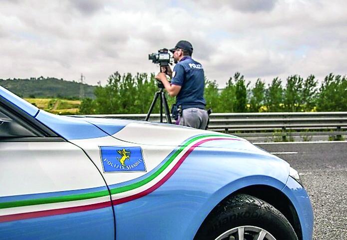 A 193 chilometri orari sulla 131 dcn: patente ritirata a un 35enne