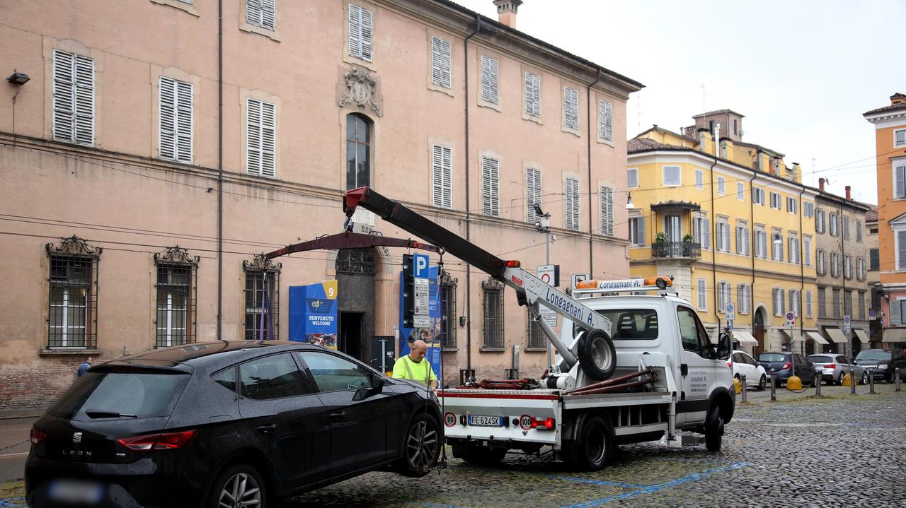 Modena, il rincaro parcheggi ... Tre ore di sosta in S.Agostino?
<div>
	Arrivi a spendere 8,75 euro</div>
