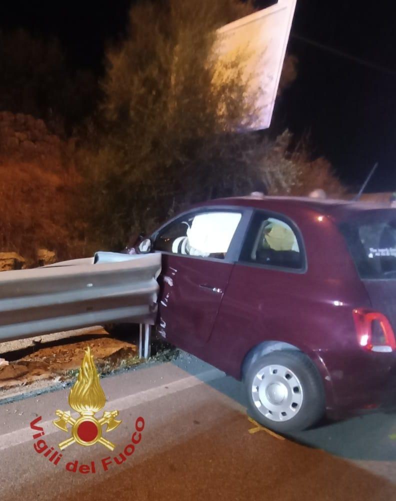 Sassari, con l’auto sfonda il guard rail in viale Porto Torres