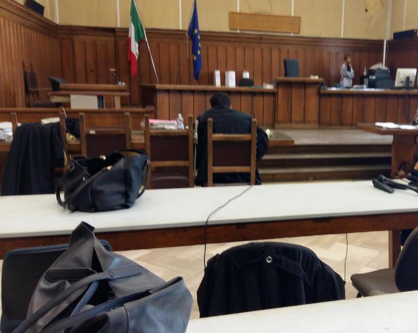 Pistoia, insegnante imputato di violenza sessuale: “tradito” da una sua studentessa
