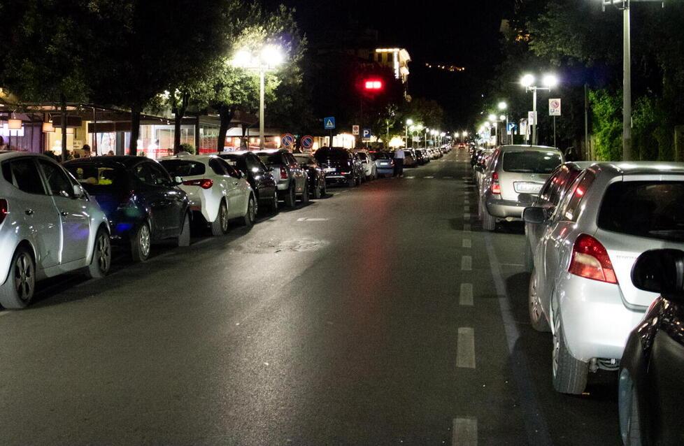 Abusi su una 19enne in un locale di Montecatini, lo stupro preparato nelle chat: i messaggi tra i due arrestati