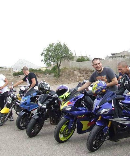 Moto, auto d’epoca e sexy lavaggio con “Motomaniaci”