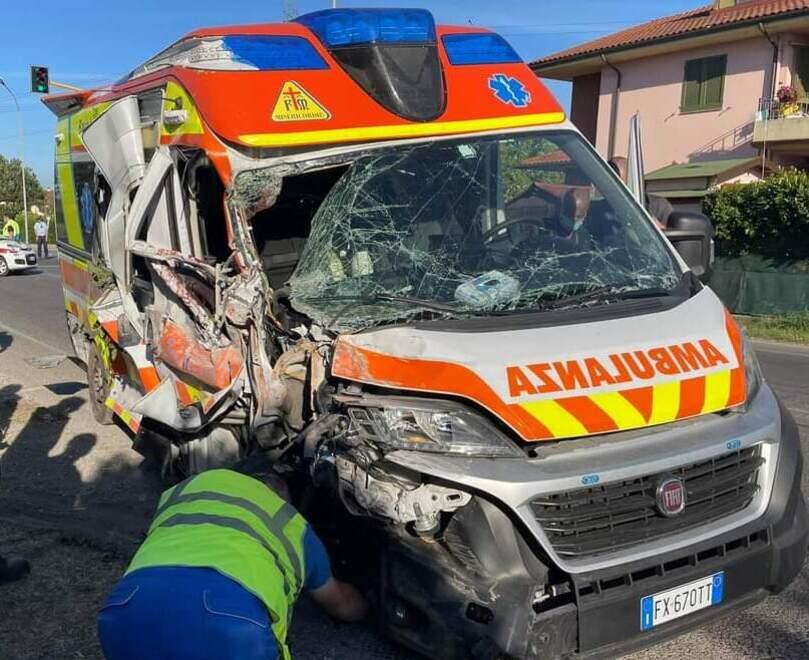 Montecalvoli, feriti nello schianto in ambulanza: senza querele il processo non si fa