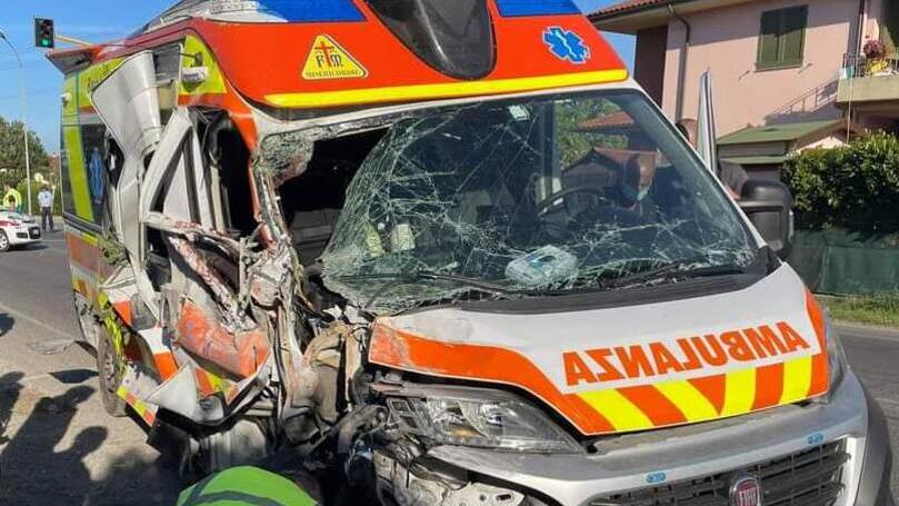 Montecalvoli, feriti nello schianto in ambulanza: senza querele il processo non si fa