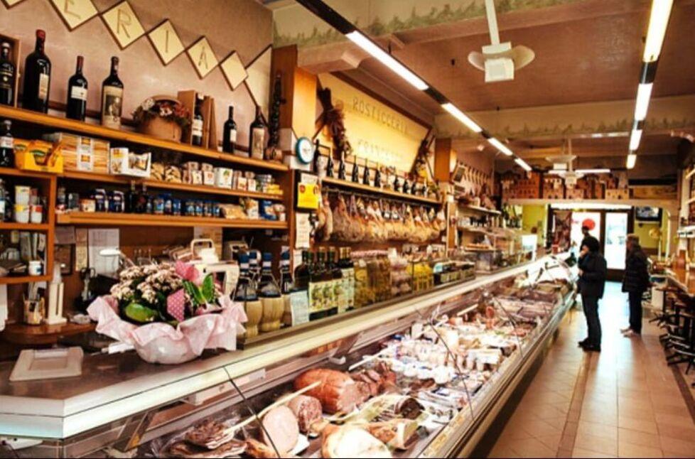 Pistoia, fin da bambini col grembiule al bancone: la forza della rosticceria Gelli grazie alla famiglia