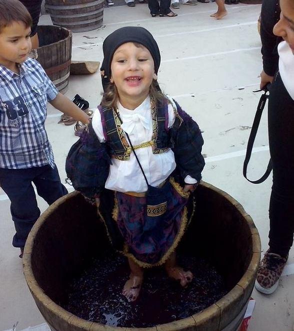 L’antica vendemmia vissuta dai bambini tra giochi e tradizioni 