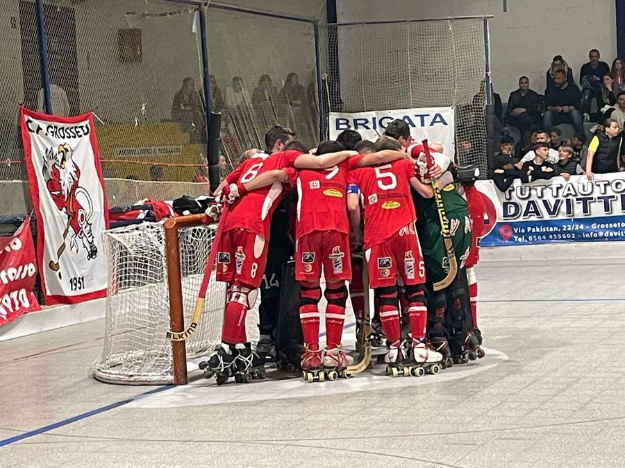 
	I biancorossi a fine partita (foto Giorgio)


