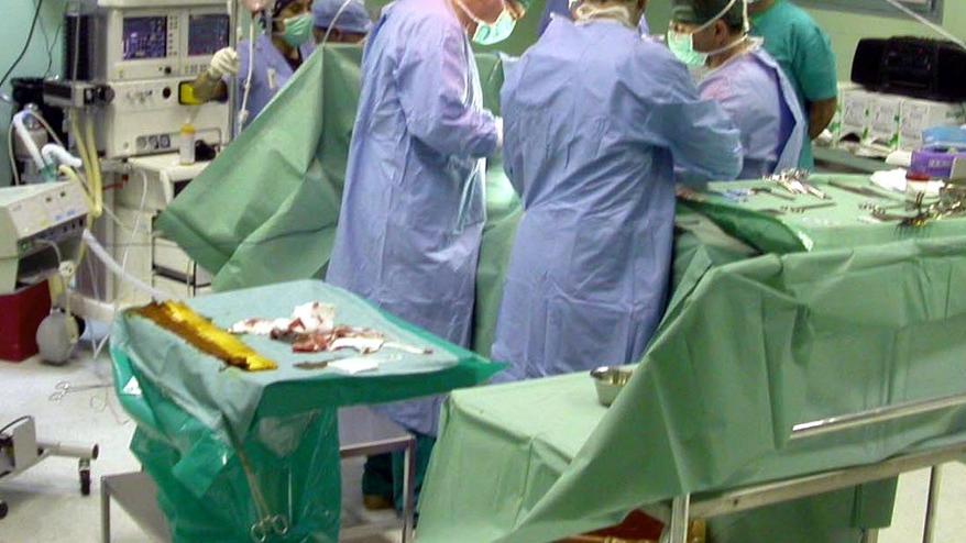 Morì di aneurisma a Sassari, i consulenti: «Fu operato troppo tardi»