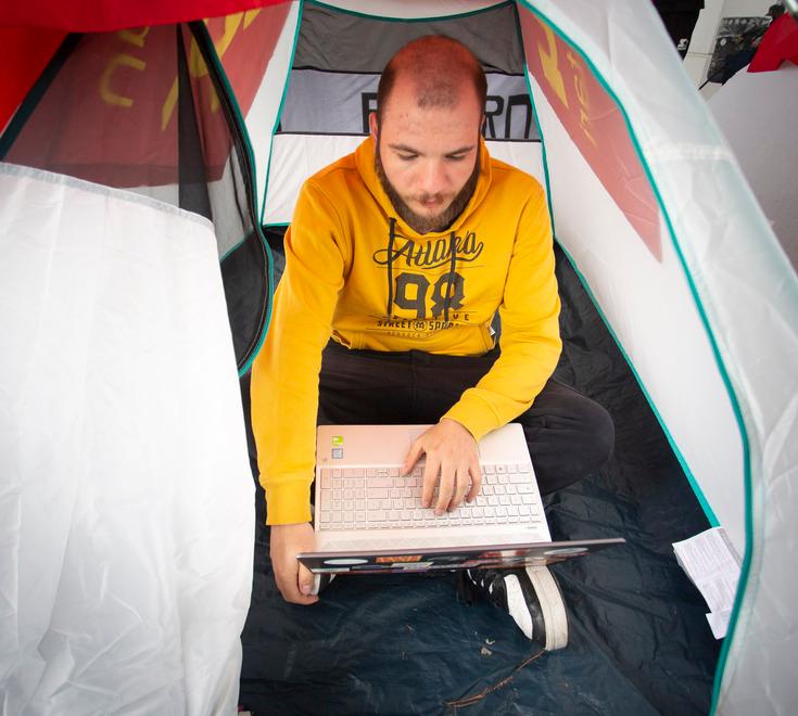 Università Studenti sotto la tenda, la protesta: «Ho impiegato diciotto mesi per trovare alloggio a Modena» 