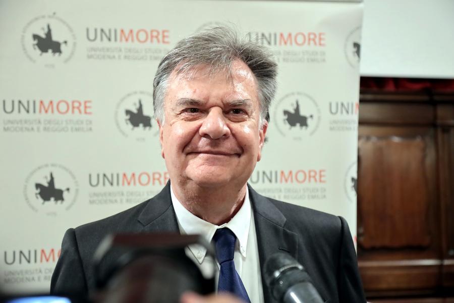 Università di Modena, studenti in tenda. L’impegno del rettore Porro: «Il loro grido di aiuto non cadrà nel vuoto»