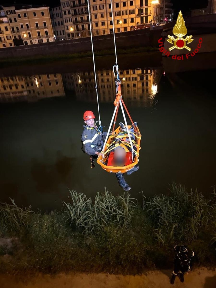 
	Il recupero del ferito da parte dei vigili del fuoco

