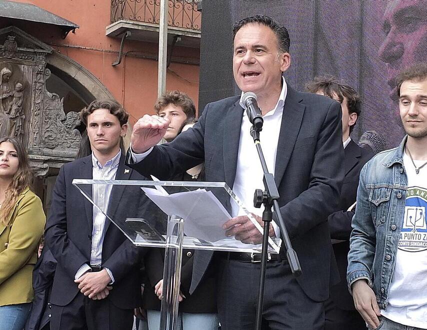 Iniziativa organizzata in piazza Garibaldi per la chiusura della campagna elettorale (foto Muzzi)