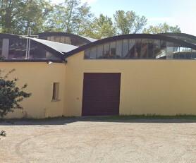 L’esterno della chiesa di Forcoli dove si svolgerà la messa beat con chitarre e batterie durante la liturgia
