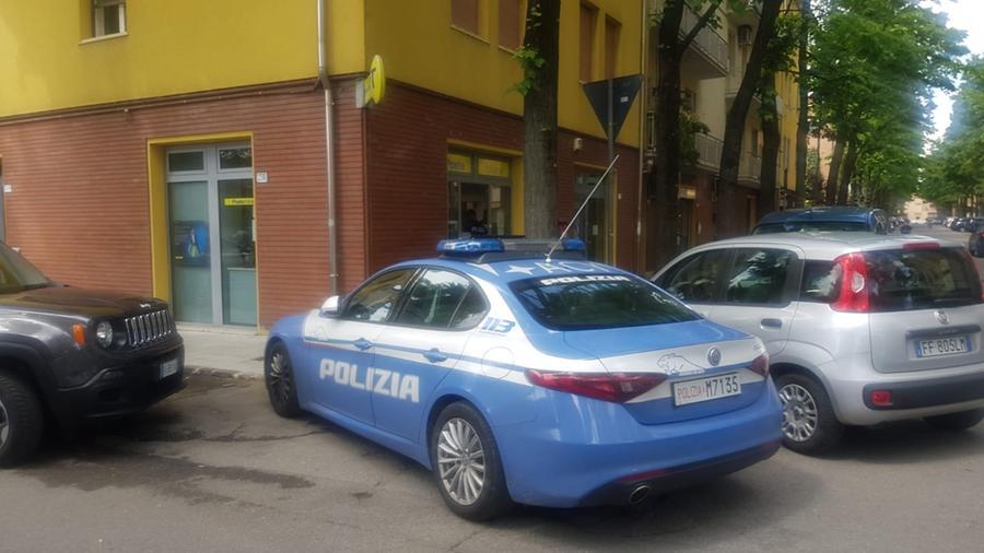 Modena, rapina alle poste di via Mar Mediterraneo