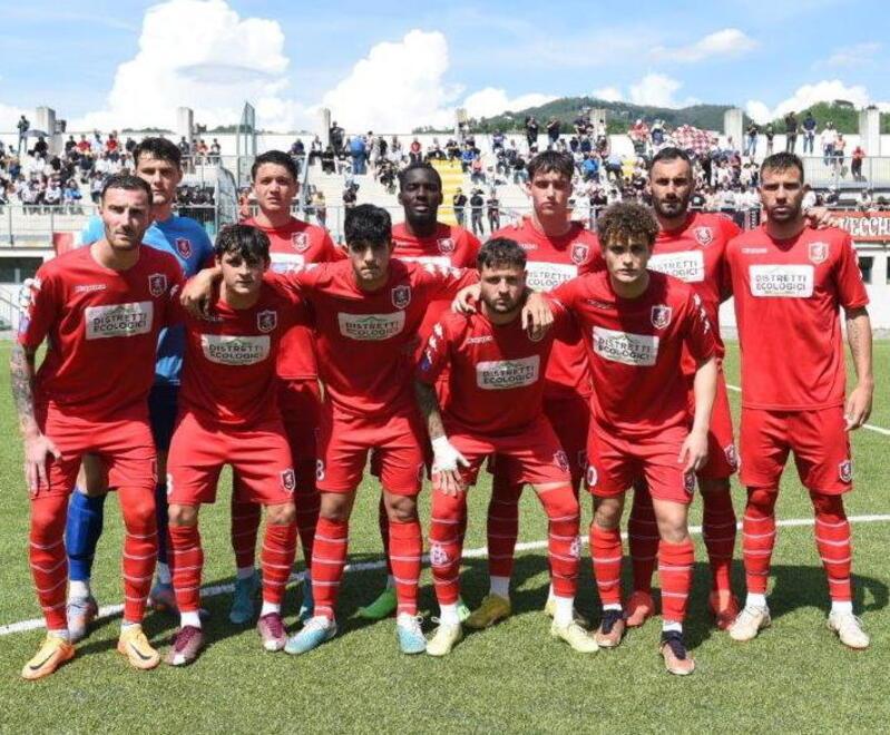 La formazione biancorossa di mister Roberto Cretaz che è scesa in campo nell’ultima giornata di regular season nella vittoria di misura contro il Ghiviborgo che però non ha scongiurato lo spareggio per il Grifone