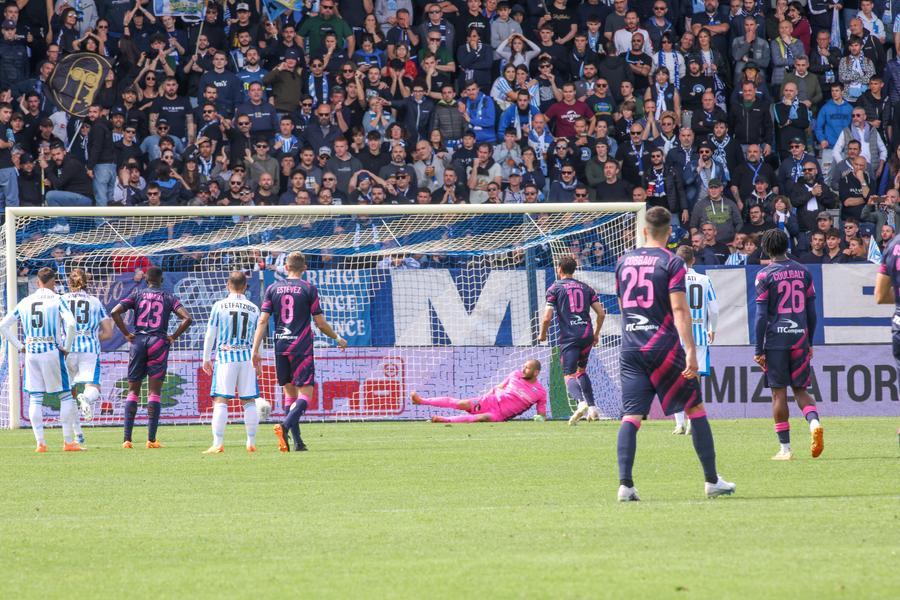 La Spal è in serie C, l’ultima speranza infranta dal Parma. L’amarezza del sindaco. Il dito medio di Tacopina fa infuriare i tifosi