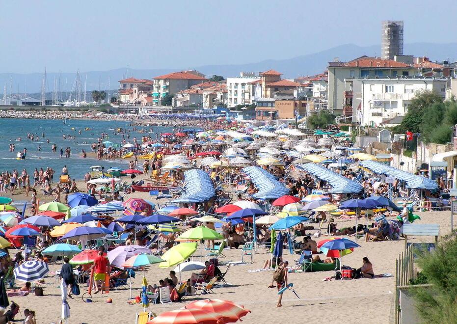 La promessa del consulente del Governo: «Mappa delle spiagge entro luglio. E così eviteremo le aste dei bagni»